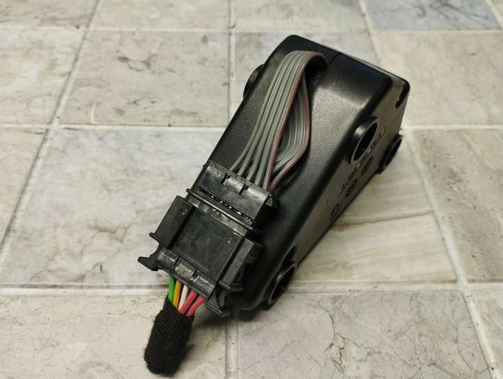 Volkswagen Golf V (2003 - 2009)  1K0035463D Звукоусилитель
