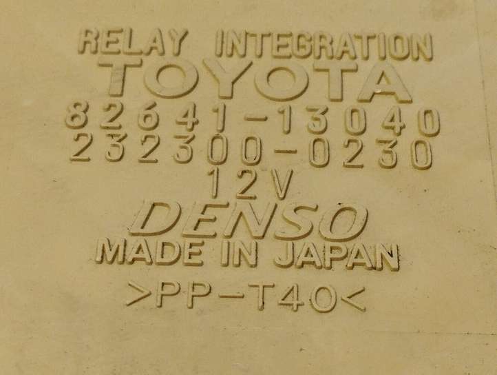 Toyota Corolla Verso E121 (2001 - 2004)  8264113040 Блок предохранителей