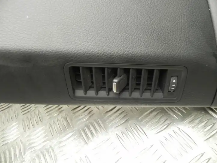 Audi A8 S8 D3 4E (2005 - 2007) 4e0867244 Нижняя обшивка стойки B — фото 2