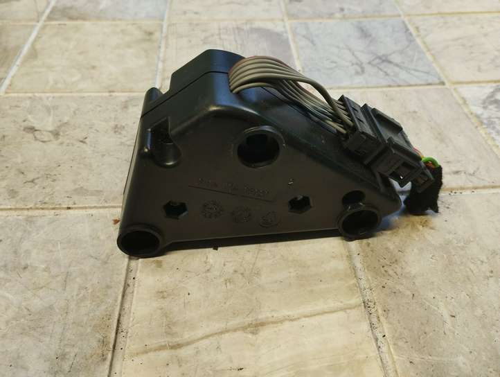 Volkswagen Golf V (2003 - 2009)  1K0035463D Звукоусилитель