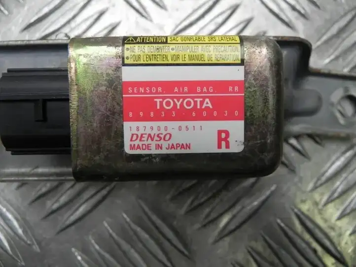 Toyota Land Cruiser (J100) (1998 - 2007) 8983360030 Датчик удара SRS — фото 2