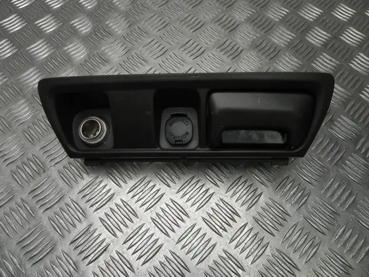 Toyota Land Cruiser (J100) (1998 - 2007) 5541360150 Пепельница — фото 1