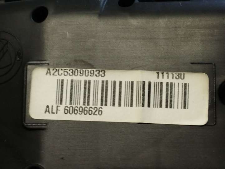 Alfa Romeo 159 (2005 - 2011)  60696626 Другие приборные щитки