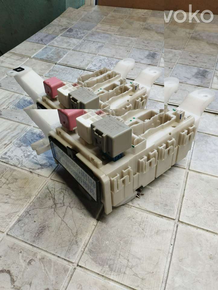 Toyota Auris 150 (2006 - 2012)  8273002140A Блок предохранителей
