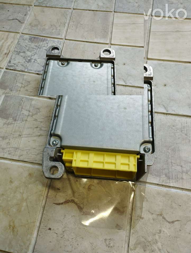 Toyota Auris 150 (2006 - 2012)  215537106 Блок управления надувных подушек