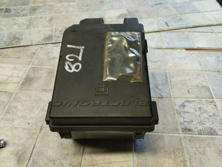 Citroen Berlingo (2003 - 2007)  9643581380 Ящик предохранителей (комплект)