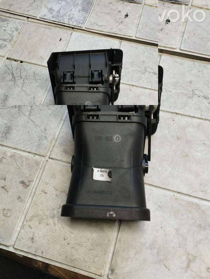 Volvo V50 (2004 - 2008)  Y01102 Боковая воздушный дефлектор