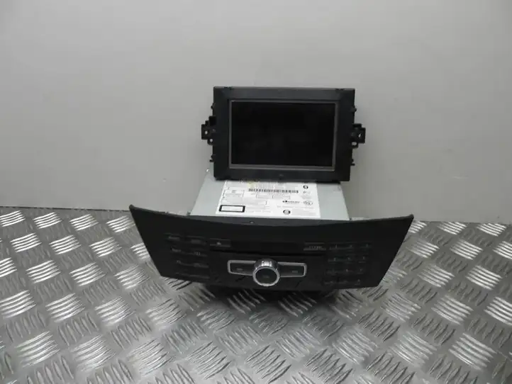 Mercedes-Benz C W204 (2007 - 2014) A2049003914 Магнитола / мультимедийная система — фото 1