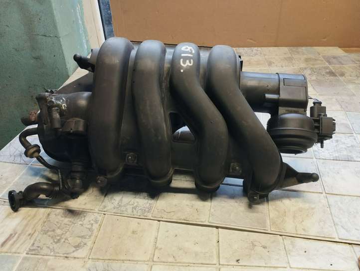 Volkswagen Golf V (2003 - 2009)  06F133210M Впускной коллектор