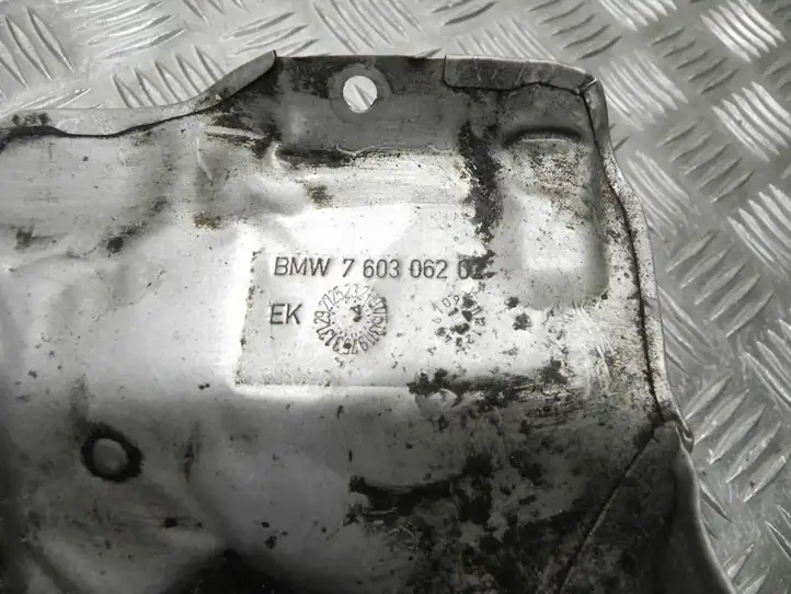 BMW 5 F10 F11 (2009 - 2016) 7603062 Теплоизоляция (теплозащита) — фото 3