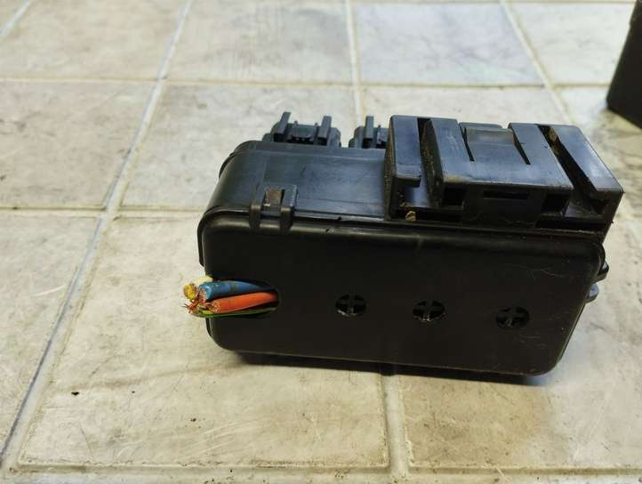 Nissan Qashqai (2006 - 2010)  64200049 Блок предохранителей
