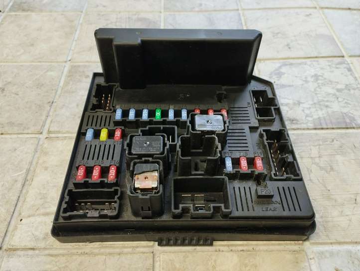 Nissan Qashqai (2006 - 2010)  519228324 Блок предохранителей