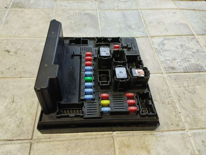 Nissan Qashqai (2006 - 2010)  519228324 Блок предохранителей