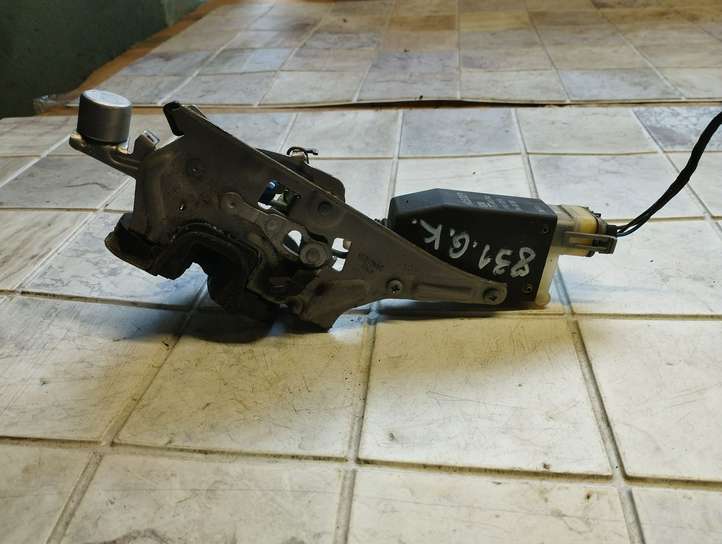 Opel Omega (1999 - 2004)  90493703 Замок задней двери