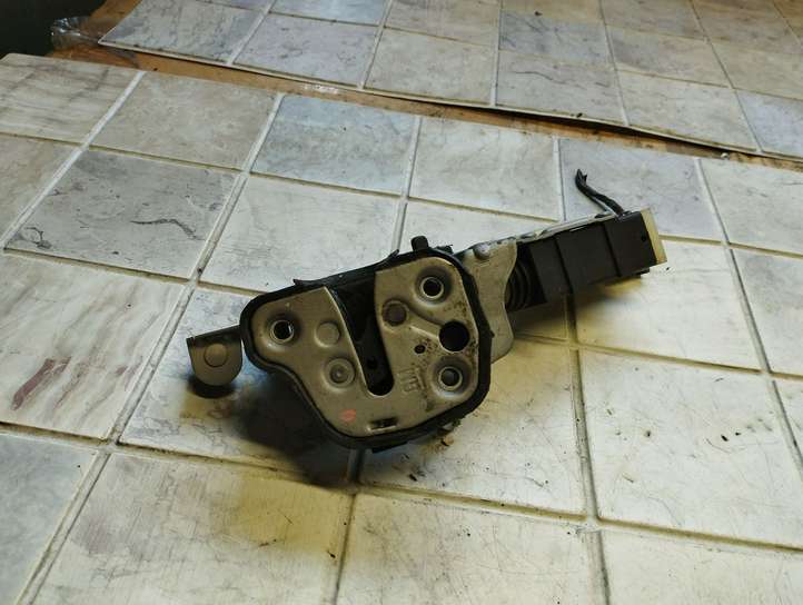 Opel Omega (1999 - 2004)  90493703 Замок задней двери