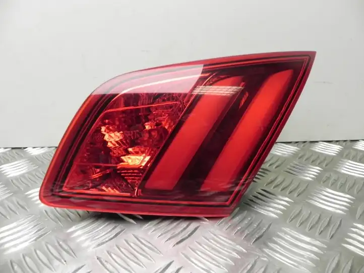 Peugeot 308 (2013 - 2021) 9677818280 Задний фонарь в кузове — фото 1