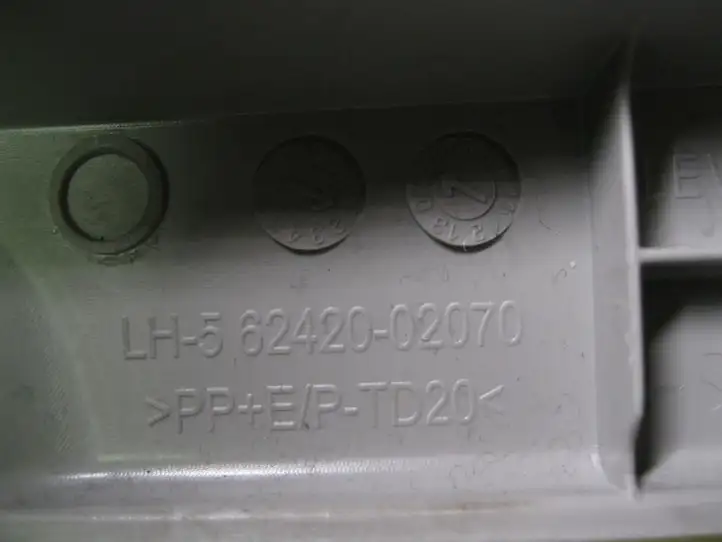 Toyota Auris 150 (2006 - 2012) 6242002070 Верхняя обшивка стойки B — фото 3