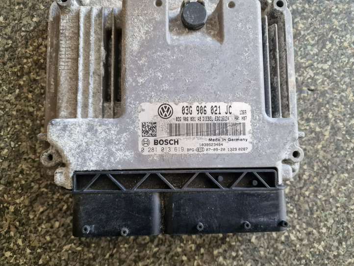 Skoda Octavia Mk2 (1Z) (2004 - 2013)  03G906021JC Блок управления двигателя