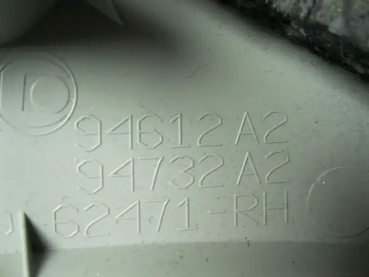 Toyota Yaris (2009 - 2012) Обшивка стойки C — фото 3