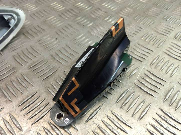 BMW X3 G01 (2018 - )  8794263 Антенна (антенна GPS)