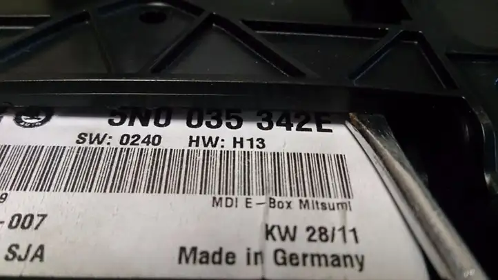Volkswagen PASSAT B7 (2011 - 2014) 5N0035342E Контроллер мультимедийной системы — фото 2