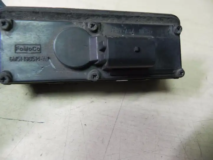 Ford Fiesta (2009 - 2012) 6M5119B514AD Кнопка закрытия крышки багажника — фото 2