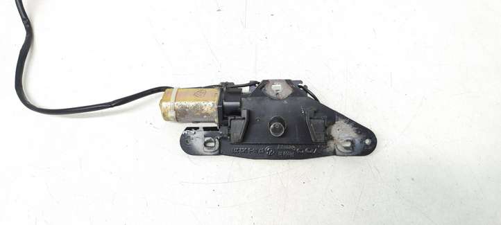 BMW 5 E39 (1996 - 2003)  67148362371 Притягиватель задней крышки