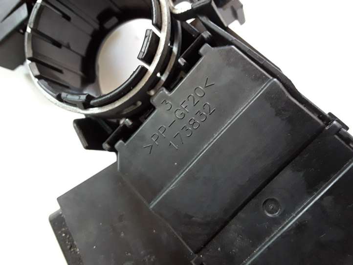 Toyota Yaris (2014 - 2019)  173832 Комплект ручек