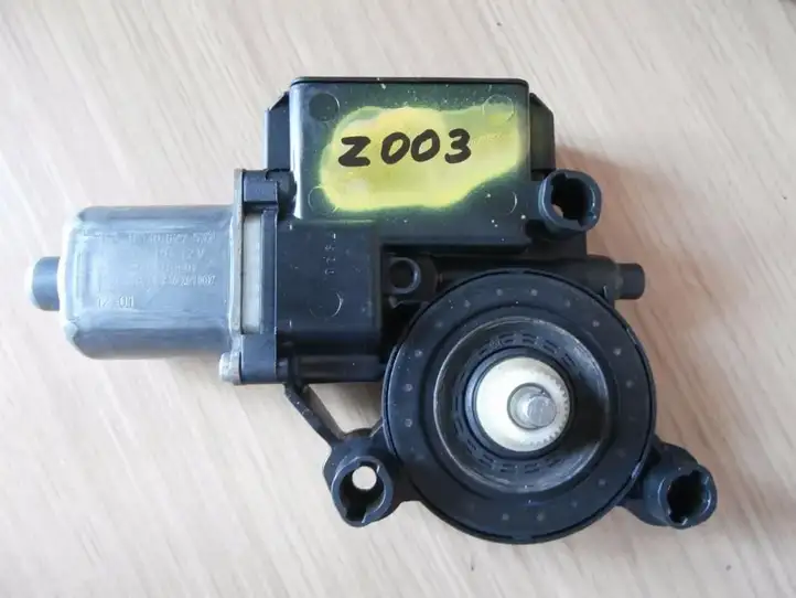 Volkswagen Polo V 6R (2009 - 2015) 6R0959811GE Стеклоподъемник задней двери — фото 1