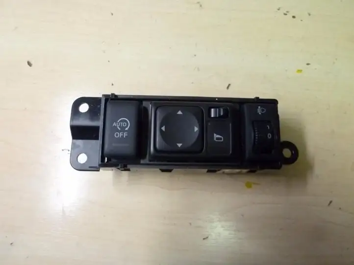 Nissan Juke I F15 (2010 - 2018) 25190BV80A Блок кнопок стеклоподъемников — фото 1