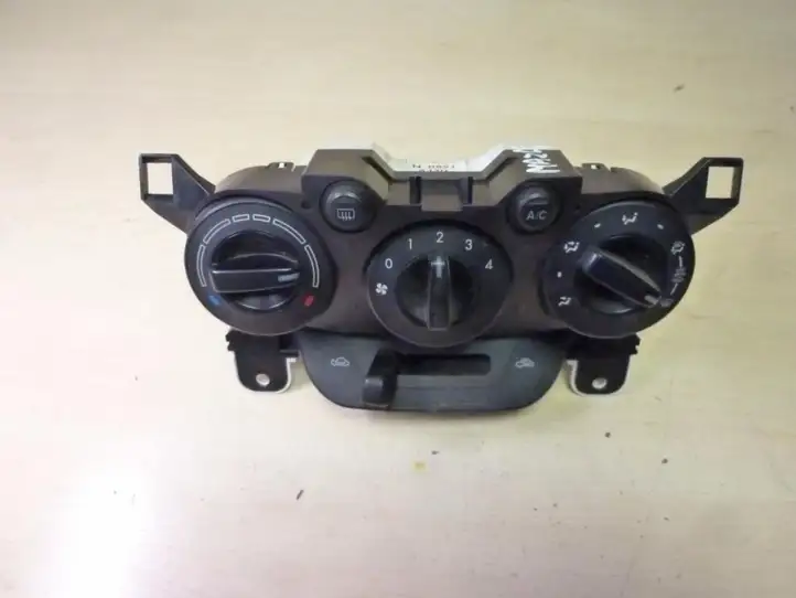 Mazda 2 (2007 - 2010) ND6518J30 Блок управления автономным отопителем — фото 1