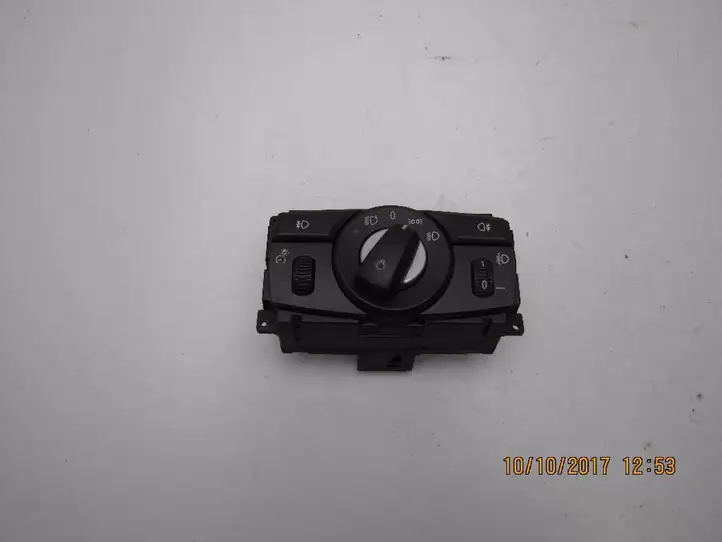 BMW 5 E60 E61 (2004 - 2010) 6988555 Включатель фонарей — фото 1