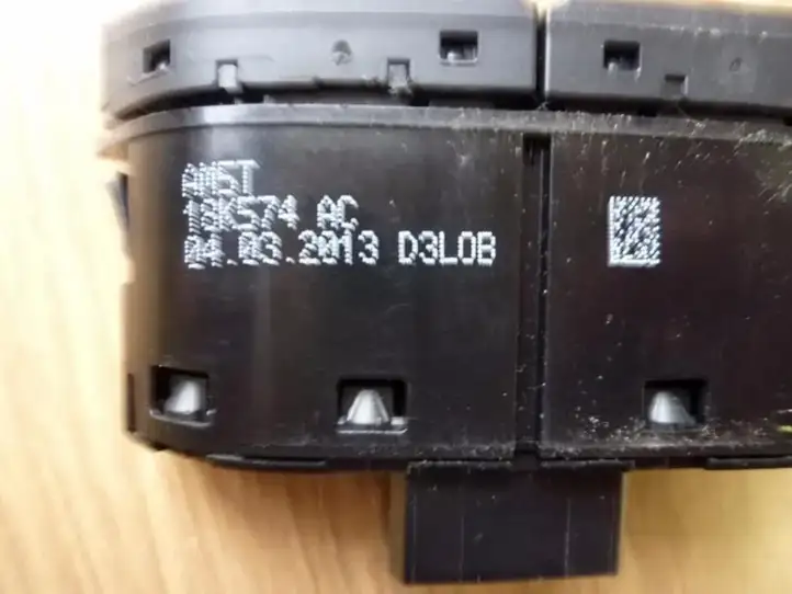 Ford Focus (2011 - 2015) AM5T18K574AC Кнопка обогрева стекла — фото 2