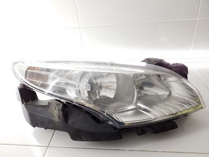 Renault Megane III (2009 - 2016)  260100017R Передняя фара