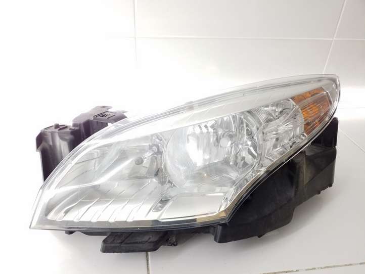 Renault Megane III (2009 - 2016)  260600017R Передняя фара