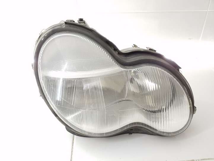 Mercedes-Benz C W203 (2000 - 2007)  A2038200261 Передняя фара