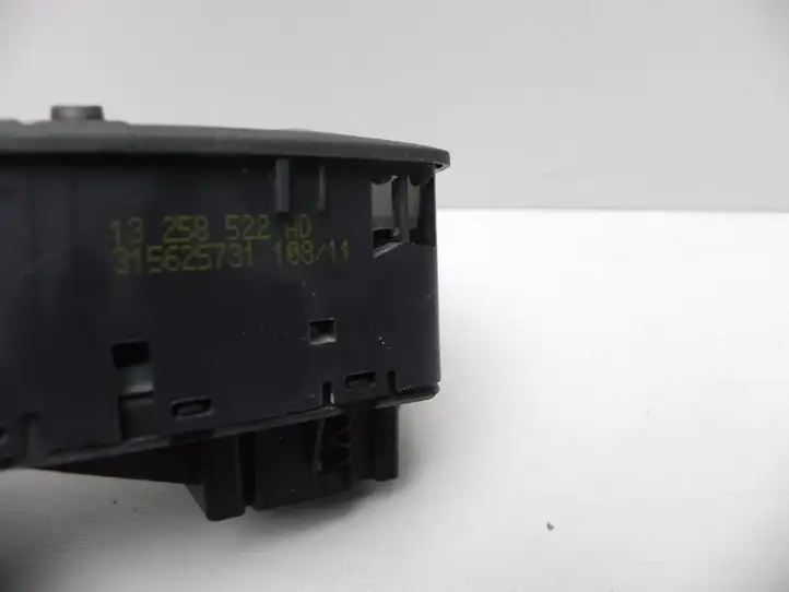 Opel Corsa D (2010 - 2014) 13258522AD Кнопка стеклоподъемников — фото 2