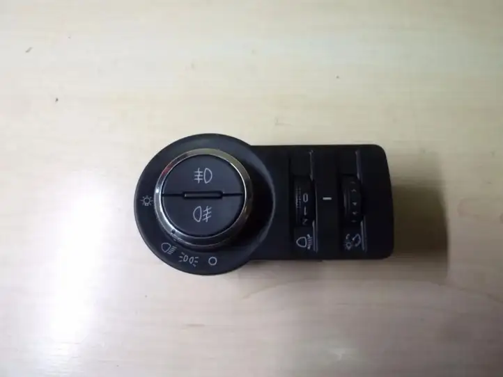Opel Astra J (2009 - 2012) 13268695 Включатель фонарей — фото 1