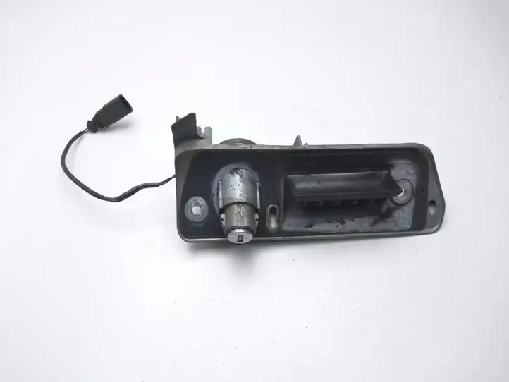 Volkswagen Caddy (2004 - 2010) 2K0827565C Ручка крышки багажника — фото 1