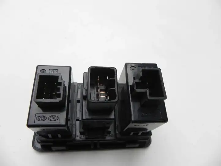 Hyundai i20 (PB PBT) (2008 - 2012) 937001J750RY Другие включатели / ручки/ переключатели — фото 2