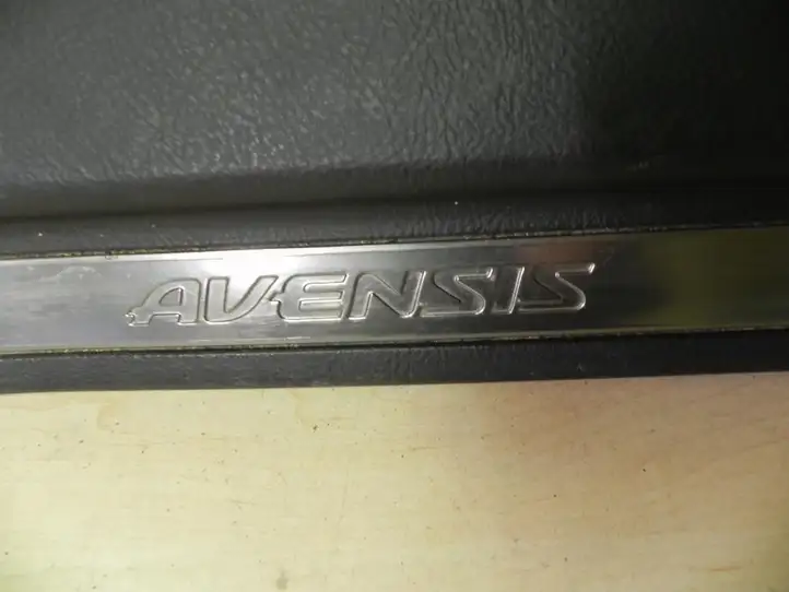 Toyota Avensis T250 (2006 - 2009) 6791705050 Внутренняя отделка переднего порога — фото 3
