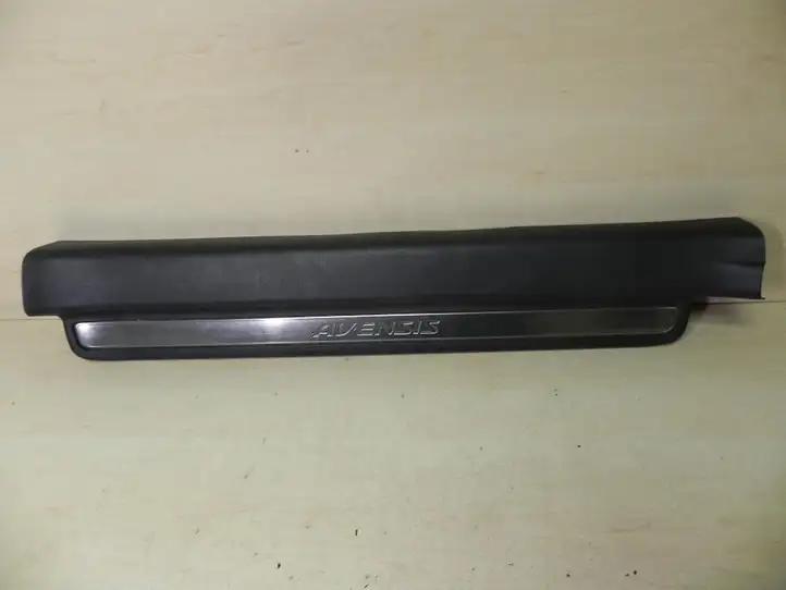 Toyota Avensis T250 (2006 - 2009) 6791405050 Внутренняя отделка переднего порога — фото 1