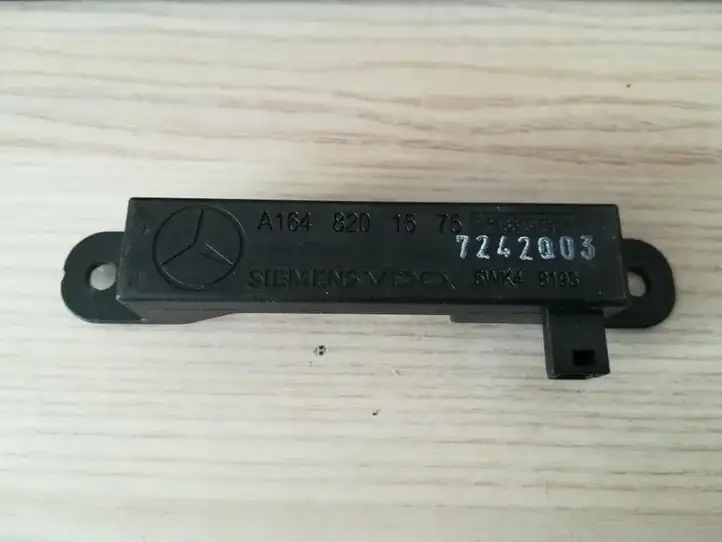Mercedes-Benz R W251 (2005 - 2013) A1648201575 Усилитель антенны — фото 1