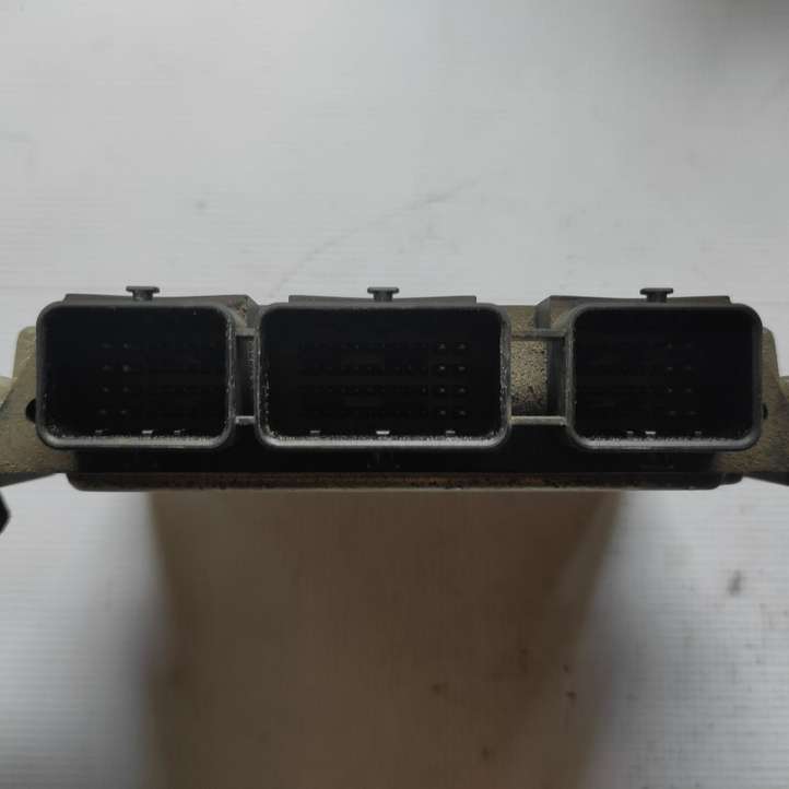 Peugeot 307 (2005 - 2008)  0281011863 Блок управления двигателя