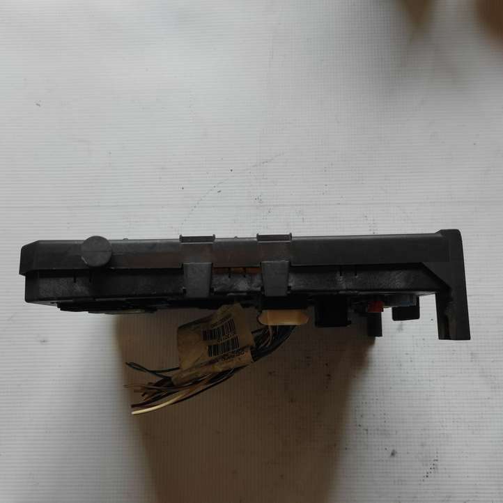 Ford Fiesta (2000 - 2005)  9661940480 Блок предохранителей