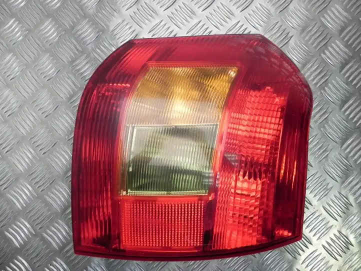 Toyota Corolla E120 E130 (2000 - 2004) KOITO1381 Задний фонарь в кузове — фото 1