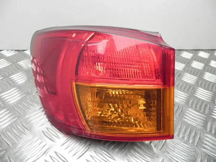 Lexus IS 220D-250-350 (2005 - 2010) Задний фонарь в кузове — фото 1