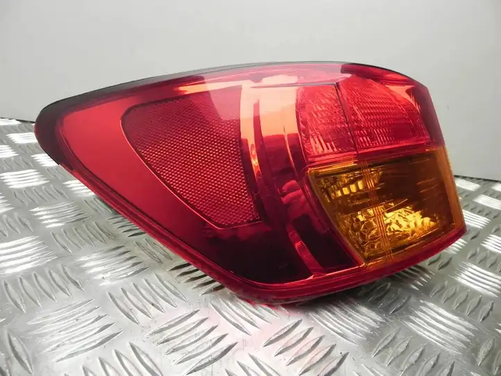 Lexus IS 220D-250-350 (2005 - 2010) Задний фонарь в кузове — фото 2