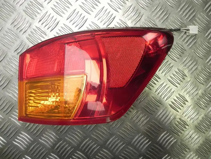 Lexus IS 220D-250-350 (2005 - 2010) Задний фонарь в кузове — фото 2