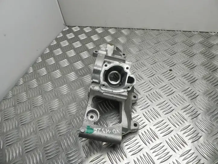 BMW X1 F48 F49 (2015 - 2022) 8601366 Кронштейн двигателя — фото 1